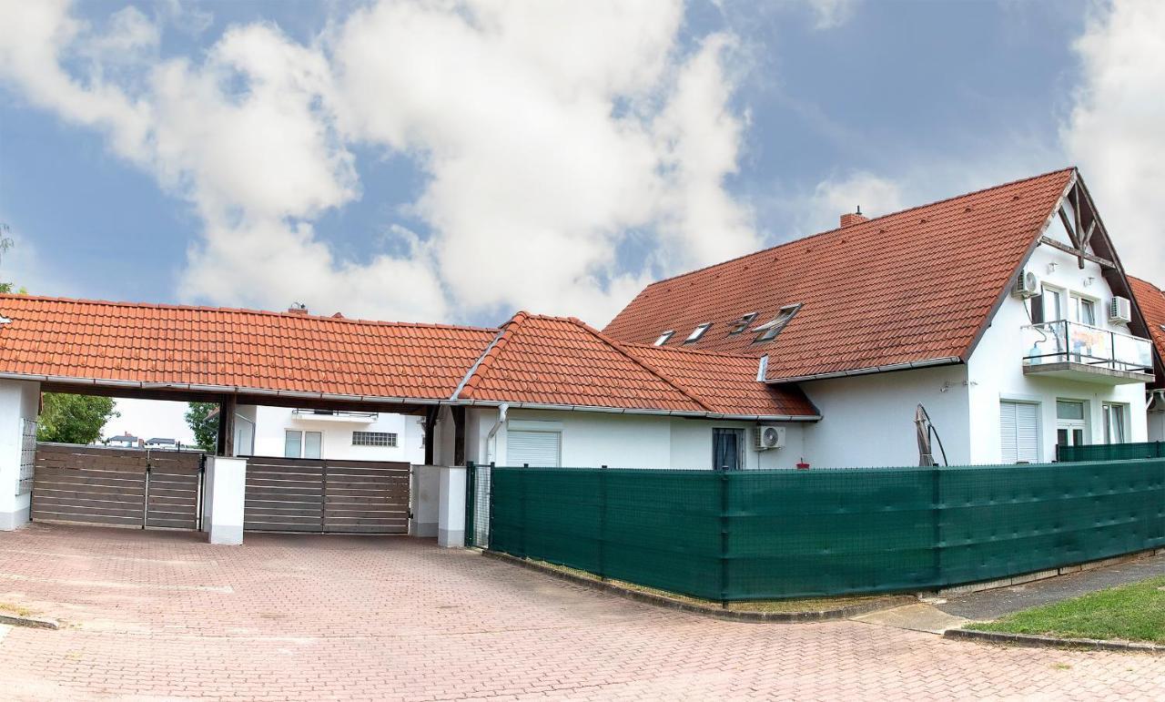 Lux Apartman Buek Exterior photo